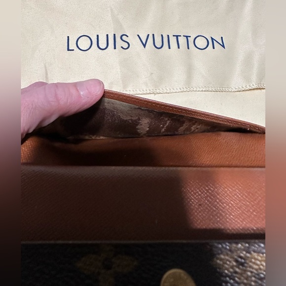 Louis Vitton Wallet and ID holder - Picture 10 of 16